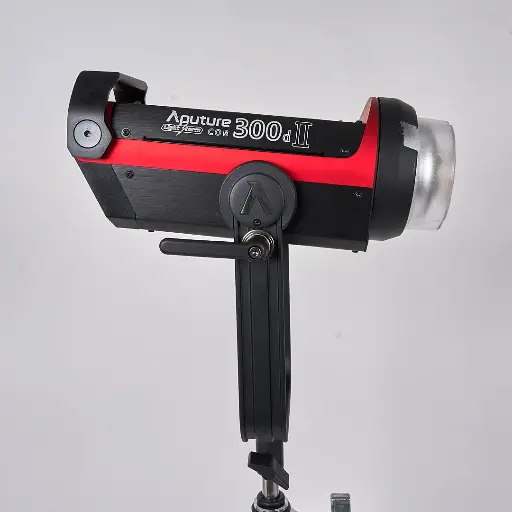 [0000000006] Aputure LS C300D MKII